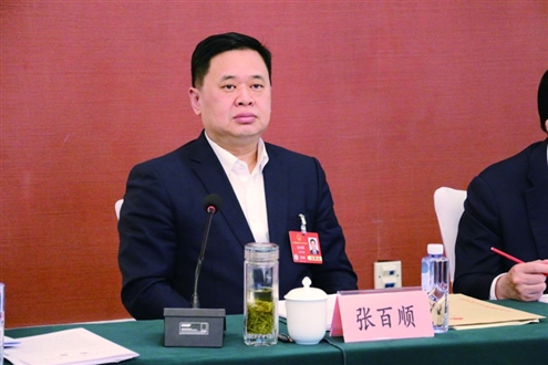 张百顺表示,聊城将加快发展新质生产力,努力创造更多高质量就业岗位,并持续实施人才支撑制造业强市“根基工程”